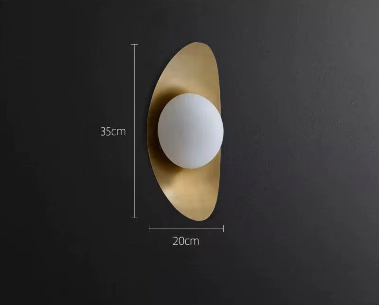 Aplique de Pared Oval en Latón con Globo de Vidrio