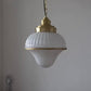 Lámpara Colgante Vintage de Milk Glass — Acabado Dorado