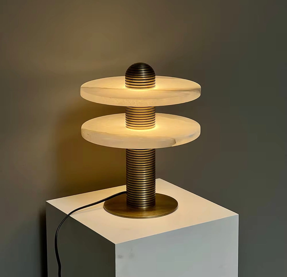 Lámpara de Mesa de Mármol — Doble Disco y Columna Estriada
