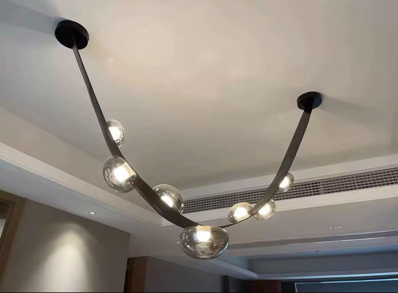 Lampara con correas de cuero