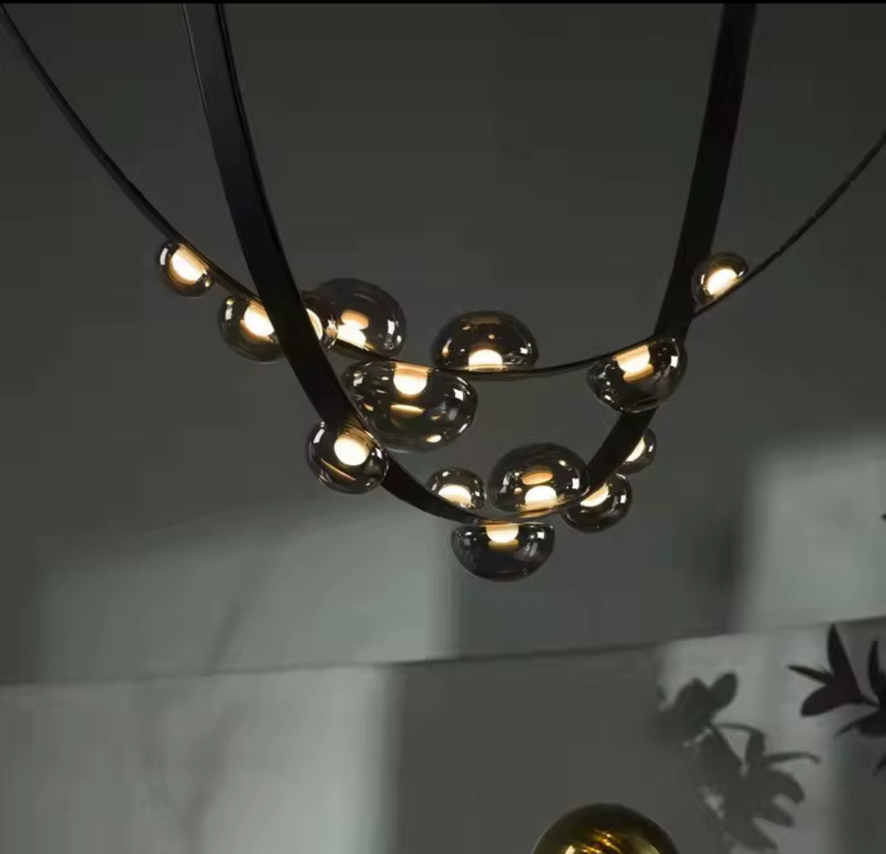 Lampara con correas de cuero