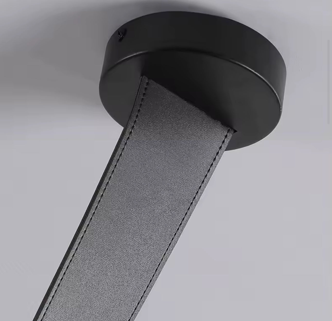 Lampara con correas de cuero