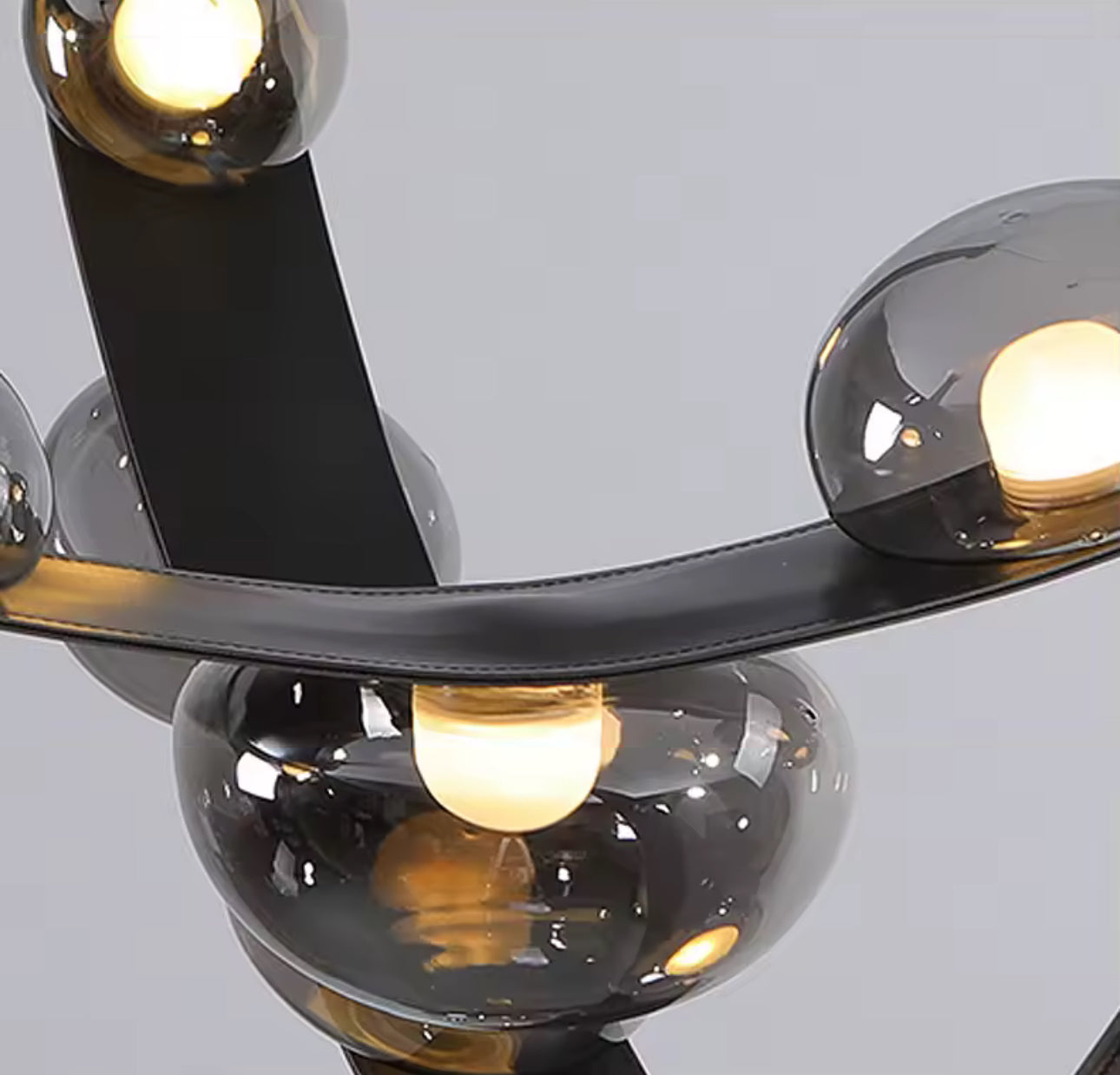 Lampara con correas de cuero