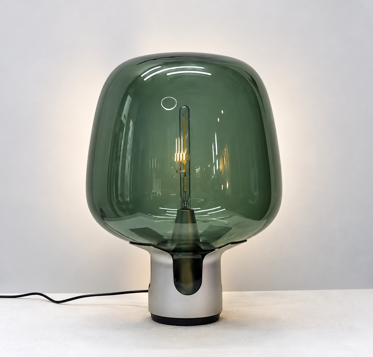 Lámpara de Mesa de Cristal Soplado — Base Metálica